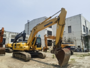 Excavatrice hydraulique d'occasion Komatsu PC220-7 de haute qualité, Komatsu PC220-7 à vendre - Product Image 2
