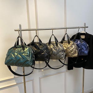 Nouveaux sacs à main portables durables et tendance 2023, sacs de luxe légers pour femmes avec fermeture à glissière et doublure en polyester pour femmes - Product Image 1