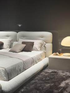 Lit double moderne <span class=keywords><strong>et</strong></span> simple en bois de pin <span class=keywords><strong>et</strong></span> tissu, style italien minimaliste, pour chambre principale, avec <span class=keywords><strong>matelas</strong></span> de 1800 mm, idéal pour les gîtes <span class=keywords><strong>et</strong></span> hôtels - Product Image 3