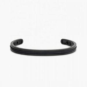 Pulsera <span class=keywords><strong>de</strong></span> acero inoxidable con forma <span class=keywords><strong>de</strong></span> C para <span class=keywords><strong>hombre</strong></span> y mujer, brazalete negro con ranura incrustada, Logo personalizado grabado en el interior - Product Image 5