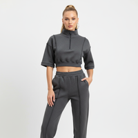 Ensemble Athleisure Sculpté Sur Mesure pour Femme : Sweat-shirt Court à Demi-Zip et Pantalon de Survêtement Plissé Assorti – Fabrication OEM