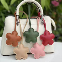 Gantungan Kunci Bunga Kulit PU Custom, Liontin Tas, Liontin Mobil, Liontin Kecil Lucu, Aksesoris Hadiah untuk Wanita
