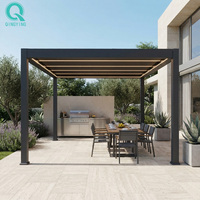 Pergolas motorisées QINGYING avec toit à lamelles en aluminium pour l'ombrage solaire