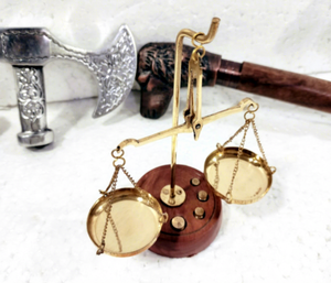 Báscula de Equilibrio Vintage de Latón con Base de Madera y Acabado Dorado, Platos Colgantes, Báscula Mecánica de Estilo Antiguo - Product Image 4