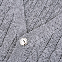 Premium Herren Zopfmuster V-Ausschnitt Knopfleiste Strickjacke mit Gesticktem Pferde-Logo Modische Lässige Strickpullover-Jacke