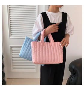 2023 Hot Bán Của Phụ Nữ Mềm Nylon Xuống Túi Xách Trọng Lượng Nhẹ Với Công Suất Lớn Puffy Sọc Rắn Màu Thêu Trang Trí - Product Image 6