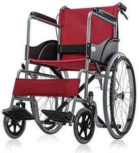Silla de Ruedas Ligera con Reposabrazos Abatibles y Reposapiés Desmontables para Rehabilitación de Fracturas y Recuperación Postoperatoria - Product Image 3