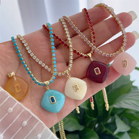 HX219 INS Collier Chaîne Tennis Classique Plaqué Or 18K, Pendentif Carré Géométrique en Résine, Style Rétro Luxe, Vente en Gros
