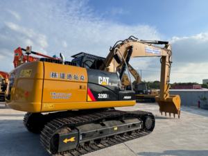 Pompe hydraulique pour excavatrice sur chenilles 320D de 20 tonnes, moteur diesel, bon état de marche des chenilles, entretien régulier, livraison immédiate disponible - Product Image 5