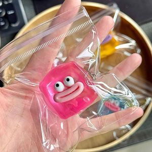 ของเล่นบีบมอลโทสทรงไส้กรอกตาโตแบบใหม่ ของเล่นบีบคลายเครียดสุดสร้างสรรค์ ของขวัญสุดฮา - Product Image 4