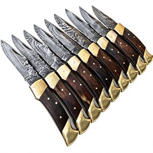 Couteau pliant en acier Damas de haute qualité avec manche en corne de mouton, lame à pointe de lance, verrouillage arrière, 58 HRC, pour le camping et les activités de plein air - Product Image 1
