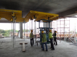 Table <span class=keywords><strong>de</strong></span> construction moderne en <span class=keywords><strong>bois</strong></span> massif H20 Panneau <span class=keywords><strong>de</strong></span> coffrage pour dalles en contreplaqué et acier <span class=keywords><strong>Poutre</strong></span> en <span class=keywords><strong>bois</strong></span> H20 pour formage <span class=keywords><strong>de</strong></span> terrasses - Product Image 6