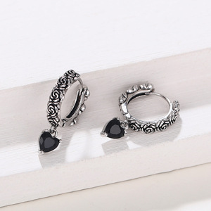 Orecchini a Cuore con Rose per Donne, Design Floreale Dolce, Gioielli Eleganti per Uso Quotidiano - Product Image 6
