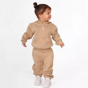 Survêtement de sport Beige uni personnalisé, ensemble de survêtement à capuche et de jogging en polaire unisexe pour enfants - Product Image 4