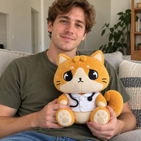 Peluche personnalisée de chat docteur avec blouse médicale, stéthoscope et queue bouclée, service de conception d'uniforme personnalisé