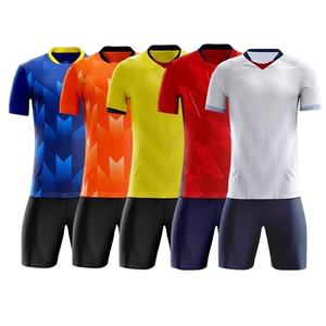 طقم زي كرة قدم مخصص للرجال - طباعة رقمية سريعة الجفاف بأكمام قصيرة لطلاب الجامعات والتدريب الرياضي الجماعي - Product Image 1