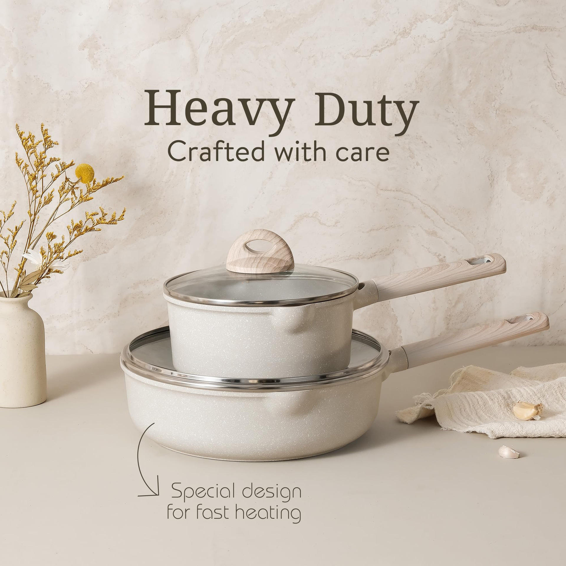 Juego de dos piezas: cacerola para leche y sartén honda.