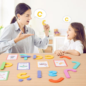 Jouet éducatif en bois personnalisé avec cartes <span class=keywords><strong>de</strong></span> l'alphabet <span class=keywords><strong>Jeu</strong></span> <span class=keywords><strong>de</strong></span> <span class=keywords><strong>mots</strong></span> puzzle avec <span class=keywords><strong>lettres</strong></span> assorties pour enfants Outil d'apprentissage - Product Image 2