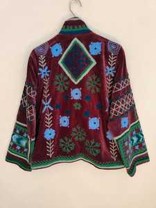 Chaqueta Bomber Suzani de Terciopelo Hecha a Mano, Bordado Floral, Arte Popular, Estilo Bohemio Étnico, Abrigo de Invierno para Mujer, Reversible, Ecológico - Product Image 6