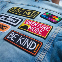 Usine certifiée ISO9001 et BSCI, patch en tissu d'anime de grande taille en or, logo personnalisé brodé, autocollant de marque, broderie à repasser