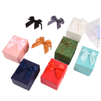 Boîte-cadeau d'emballage d'expédition réutilisable de luxe personnalisée Guandong décoration de ruban élégant avec carton de papier blanc d'estampage UV