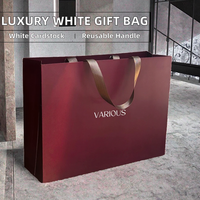 Sac cadeau en papier cartonné blanc biodégradable de luxe, logo personnalisé, poignée en ruban réutilisable, pelliculage mat, impression sérigraphique