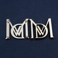 Artisanat métallique personnalisé en alliage de zinc, moulé sous pression 3D, électroplaqué, motifs floraux et fruités, logos, boîtes cadeaux de parfum, épingles, accessoires vestimentaires
