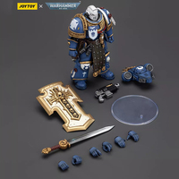 Figura de Acción Coleccionable JOYTOY Warhammer: Ultramarines Horus Torvald con Espada Mágica, Escudo de Tormenta y Pistola Bolt