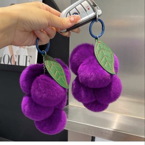 Porte-clés pendentif mignon en fourrure de lapin Rex, motif raisin, écologique, doux, en peluche, petite poupée de dessin animé, cadeau idéal pour la vente en gros - Product Image 4