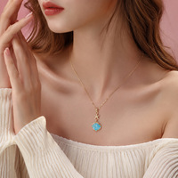 Collier pendentif étoile de mer bleue en acier inoxydable avec détails en pierre transparente, bijoux océaniques minimalistes pour femmes et cadeaux