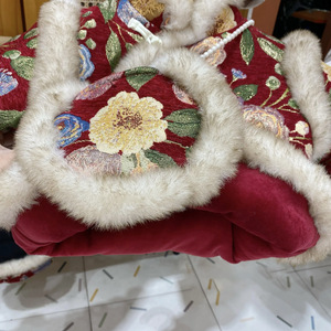 Traditional Chinese Winter Thickened Red Cheongsam Dress For Girls New Year Celebration With Fur Trim - Product Image 3
