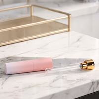 Flacon vaporisateur de parfum cylindrique de 10 ml, ouverture par torsion, boîtier en plastique, flacon intérieur en verre, couleur personnalisée, pompe pulvérisatrice dorée, portable