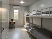 Maison préfabriquée modulaire à deux étages en panneaux d'acier à assemblage rapide, balcon en forme de L, dortoir, 40 pieds, garantie 5 ans