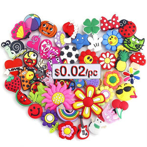 Vente en gros <span class=keywords><strong>pas</strong></span> <span class=keywords><strong>cher</strong></span> personnage de dessin animé PVC chaussures en caoutchouc souple breloques figurine bébé accessoires pour chaussures Croc - Product Image 1