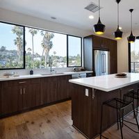 Fenêtres en verre triple vitrage au design moderne 2026, cadre en alliage d'aluminium à double paroi avec moustiquaire coulissante