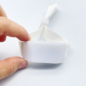 สายรัดข้อมือไฟ LED RGB ควบคุมด้วยรีโมทสำหรับงานปาร์ตี้ ไฟฉายแบบผ้าสำหรับงานเทศกาล คอนเสิร์ต สายรัดข้อมือไฟ LED 2 ดวง - Product Image 2