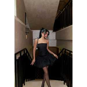 Robe de cocktail courte noire plissée - Product Image 3