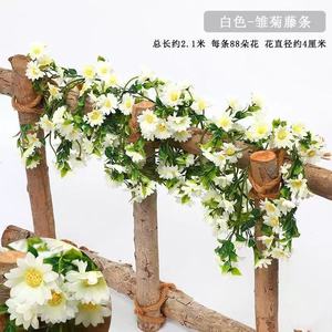 Guirlandes de marguerites artificielles luxueuses 2,1 m, fleurs en soie plastique rose clair pour décoration murale intérieure - Product Image 3
