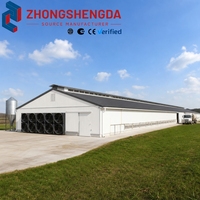 Poulailler en structure métallique ventilée à tunnel fermé, dix ventilateurs d'extraction, silo à alimentation en vrac, longue ferme préfabriquée blanche CE