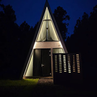 Dormitorio personalizado de dos pisos, cocina, casa triangular, estructura de acero resistente a terremotos casa prefabricada en el bosque