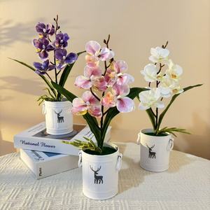 Orchidée Phalaenopsis artificielle 32 cm, pot à motif cerf, plante en pot pour la décoration de la maison et des hôtels - Product Image 1