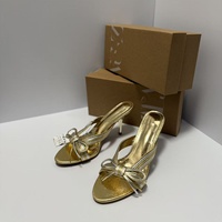 Sandales à talons pour femmes, avec détail nœud sur la bride avant, bout rond, talon aiguille moyen, à enfiler, mules slingback