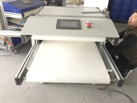 Machine automatique d'enroulement de couette pour oreillers en fibre coussins compressant rouler la machine d'emballage de compression de rouleau d'oreiller en plastique