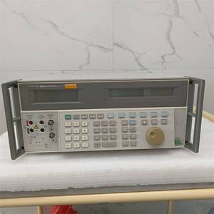 Calibrador Fluke 5500A Blanco, Equipo de Medición de Grado Profesional - Product Image 2