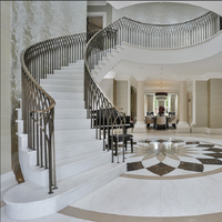 Escalier en colimaçon en marbre blanc moderne pour appartements Conceptions flottantes d'intérieur durables avec garde-corps en verre