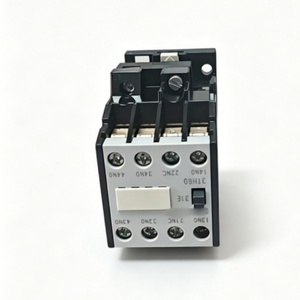 3TH8031-0XM0 (3TH80310XM0) Relé Contactor Trifásico CA 50HZ 220 V 380 V CA-15 6 A; CC-13 0.25 A AUX. Contactos 3 NO + 1 NC - Product Image 1