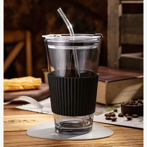 Mug de voyage réutilisable isotherme noir de 16 oz, verre à boire ambré pour café froid avec couvercle et paille en verre - Product Image 5