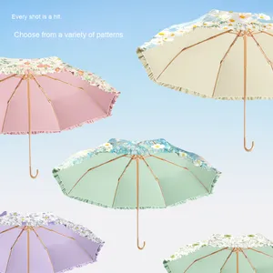 Sombrilla de Lluvia Portátil Ligera con Protección UV, Diseño Diosa del Sol con Pequeño Gancho Dorado y Control Manual - Product Image 2