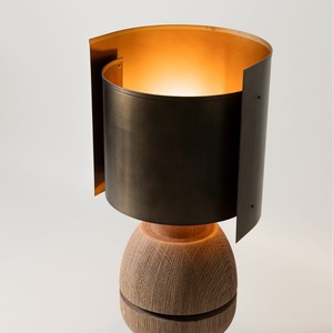 Lámpara de Mesa con Base de Madera y Pantalla Metálica, Fuente de Luz LED, Bombilla E27, Control por Interruptor, Iluminación Decorativa Ecológica - Product Image 3