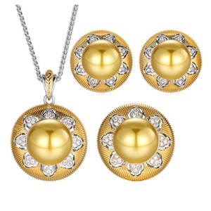 Juego de Joyería de Alta Calidad, Ecológico, de Cobre, con Perlas Redondas de 14-12mm y Baño de Oro, 3 Piezas (Aretes, Collar y Anillo) para Uso Diario - Product Image 1